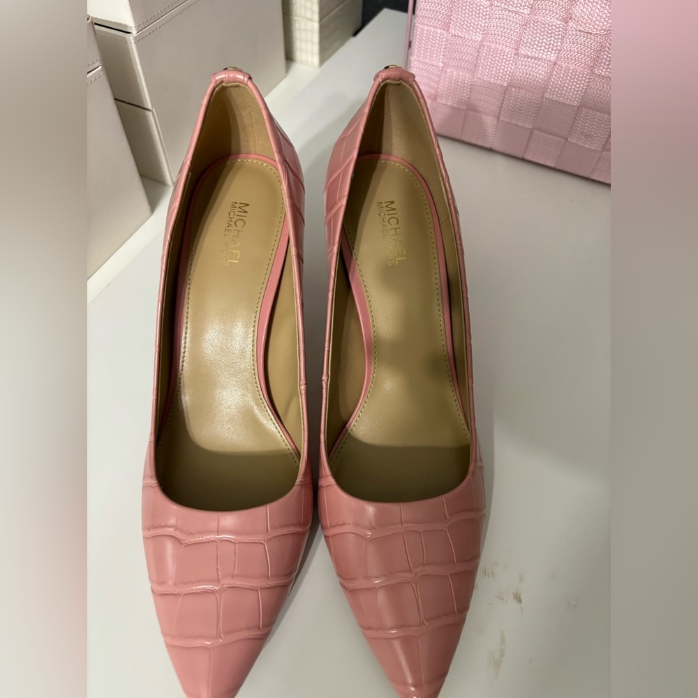 Michael Kors pumps